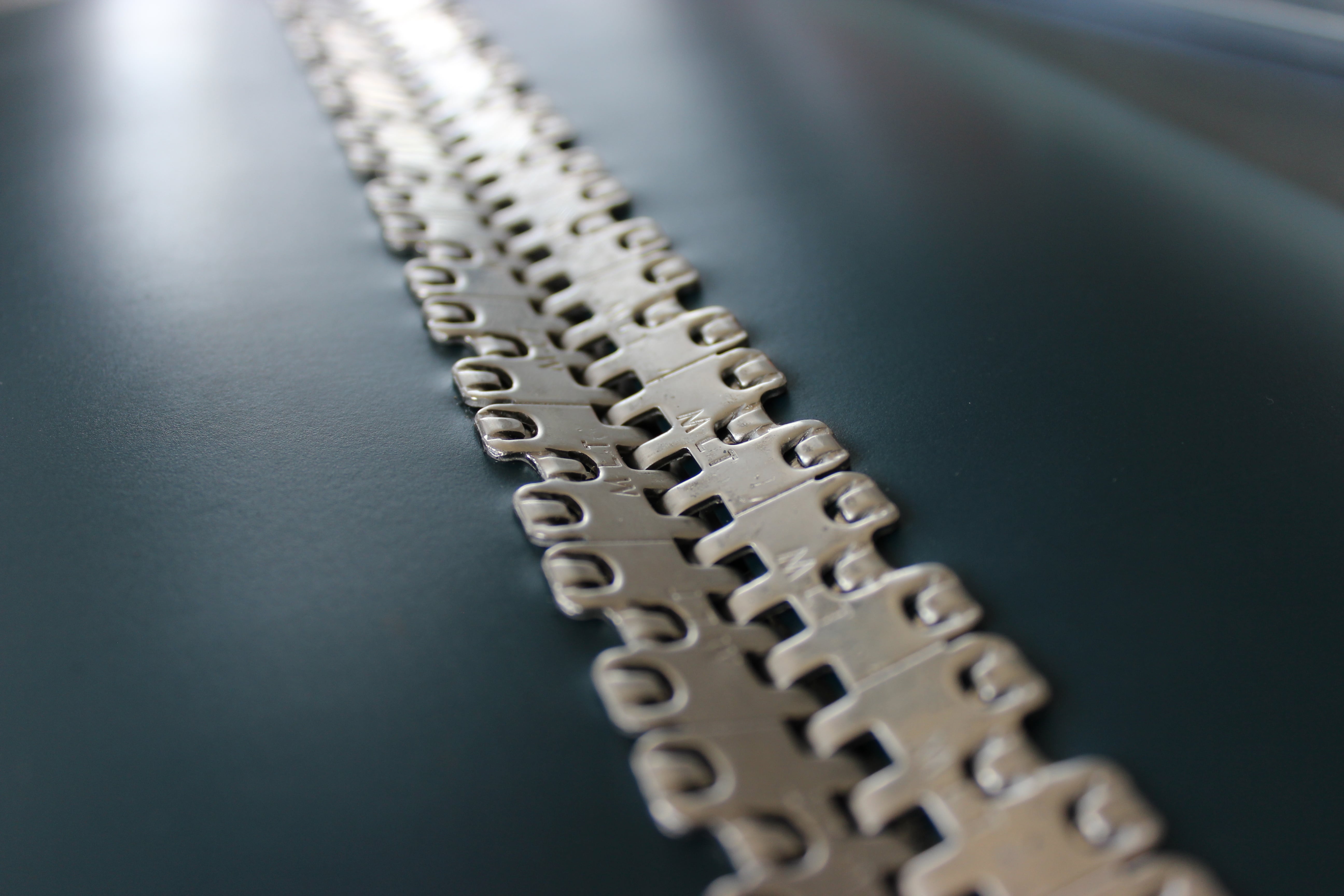 Agrafes Self-Lock® pour bandes légères