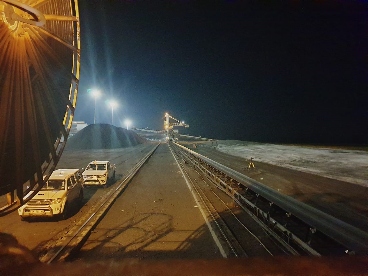 Mine de surface de nuit