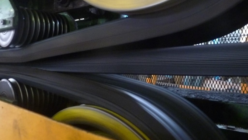 Courroie de tirage pour cablerie